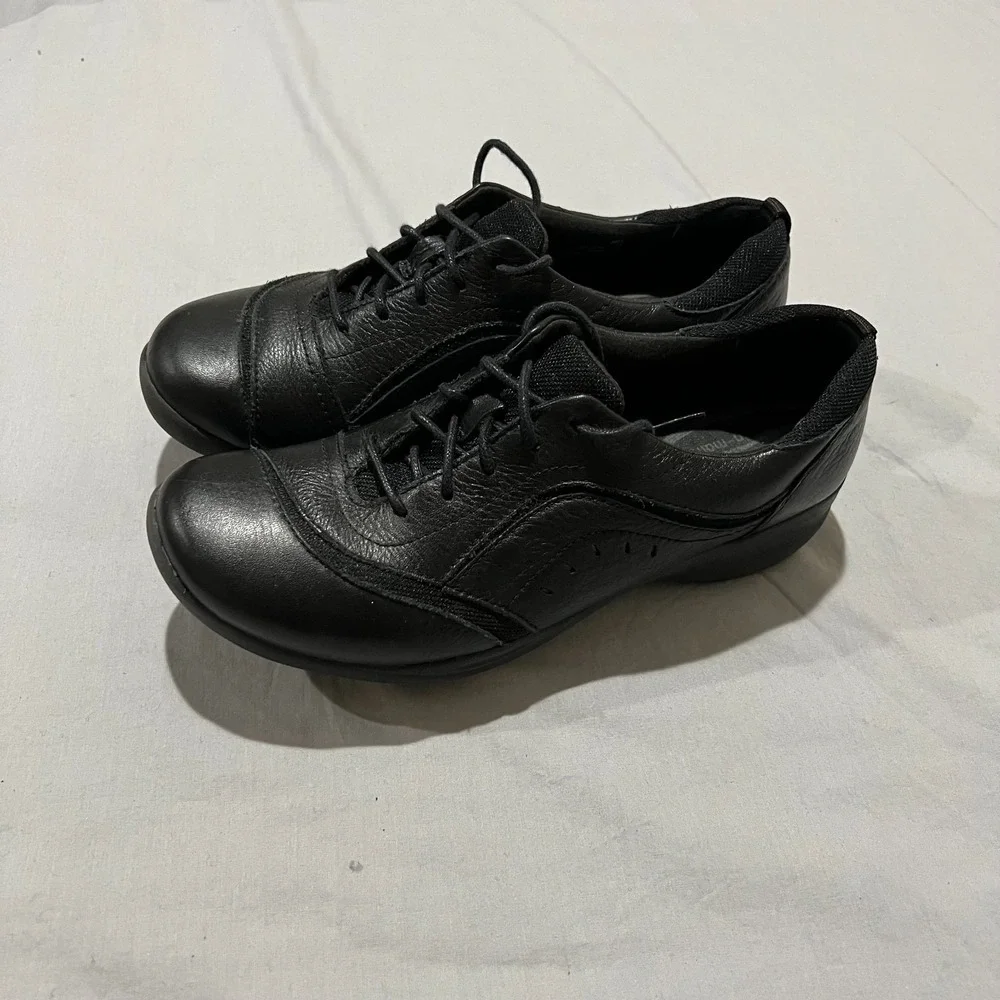 Clarks In Motion Womens Black Leather Low Top Walking Lace-Up Shoes Size 7.5 M